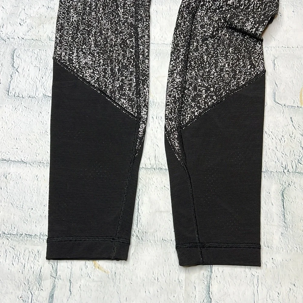 🔹 Lululemon Leggings